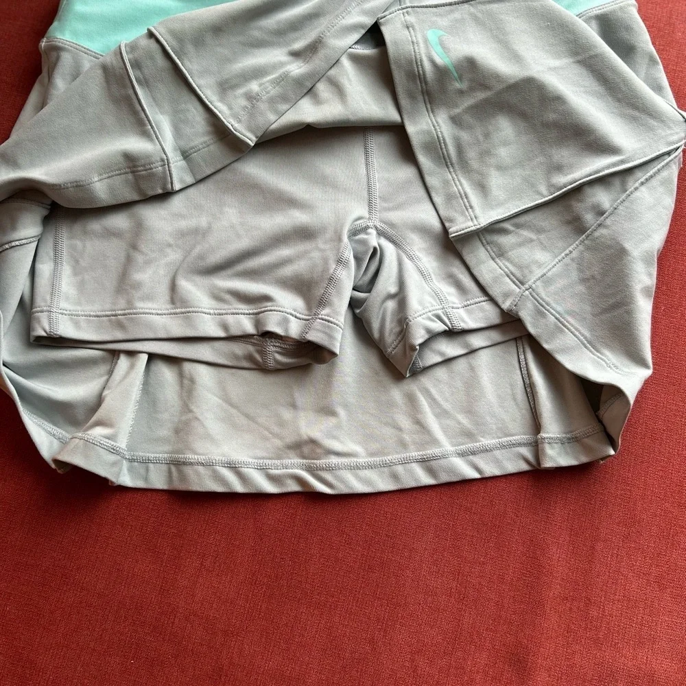 Nike Gray and White Tiered Skater Skorts - Picture 2 of 8